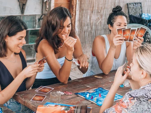 Žaidimas „Tiesa ar užduotis“: 670 klausimų ir užduočių suaugusiųjų kompanijai (1 dalis)