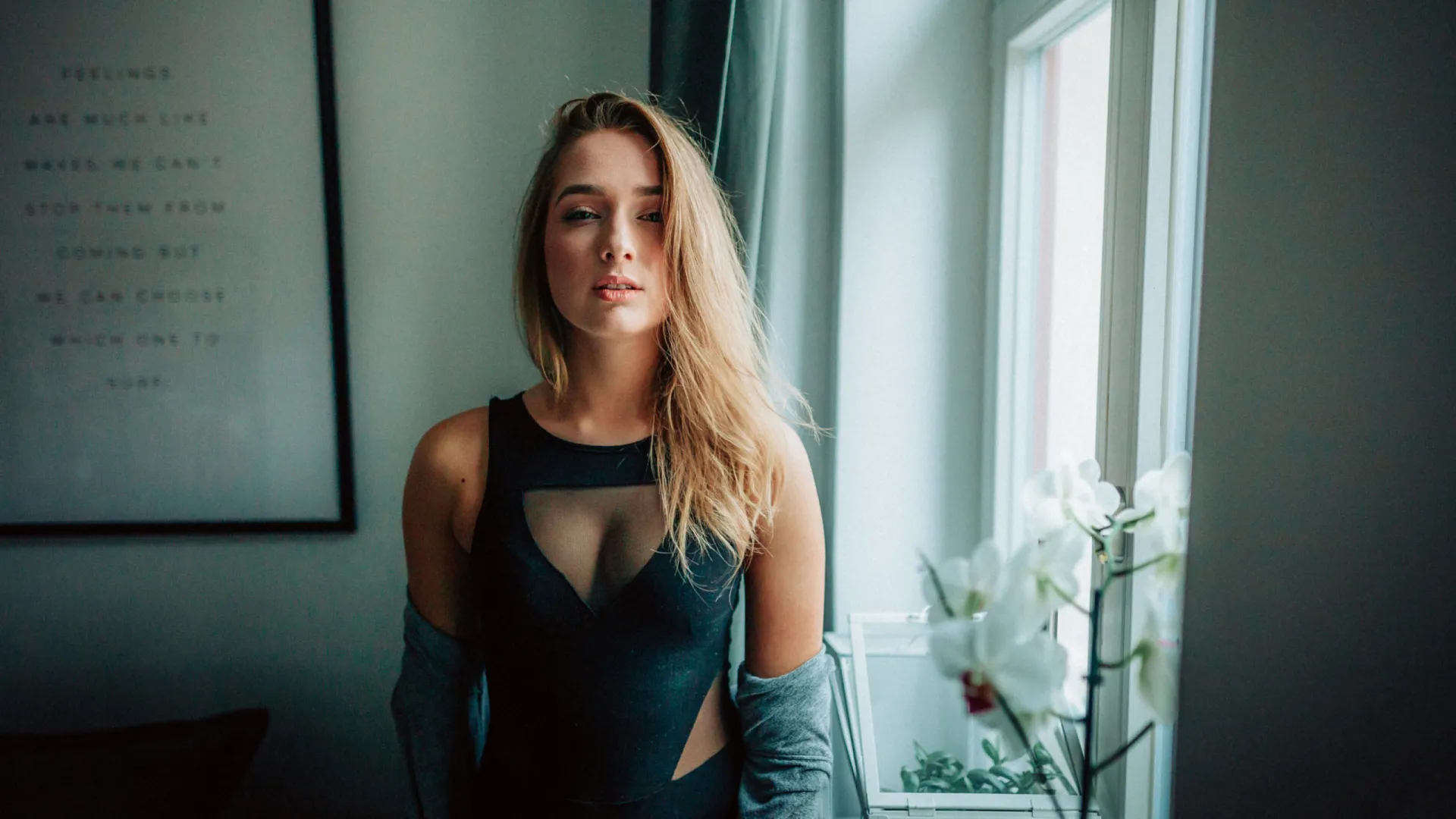 138304 blond video model hairstyle woman 1920x1080