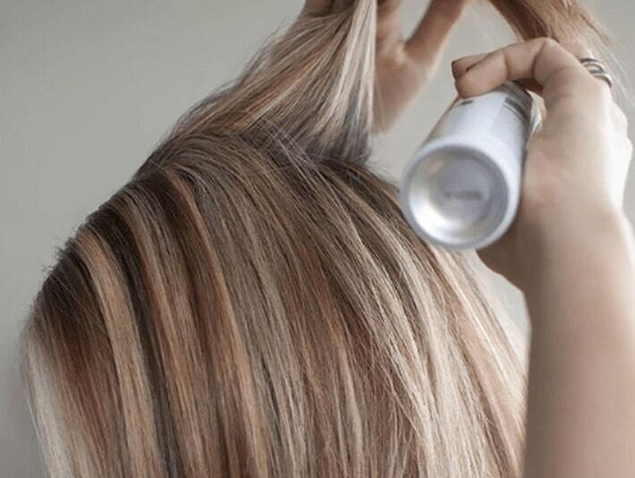 10 būdų, kaip įveikti riebius plaukus