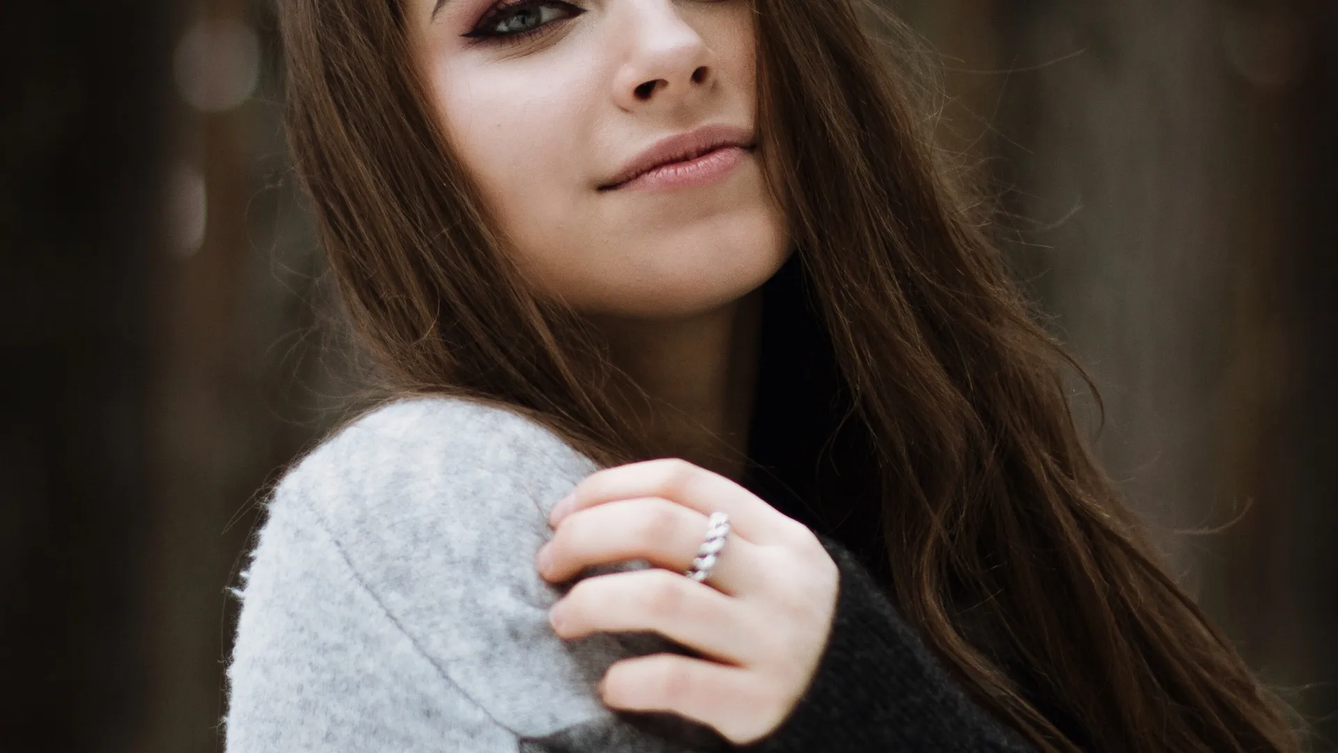 173377 portrait female lip outerwear sleeve 1920x1080
