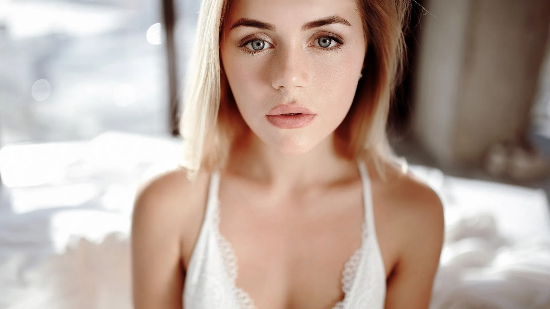 23901 portrait wool hair bra woman 1920x1080