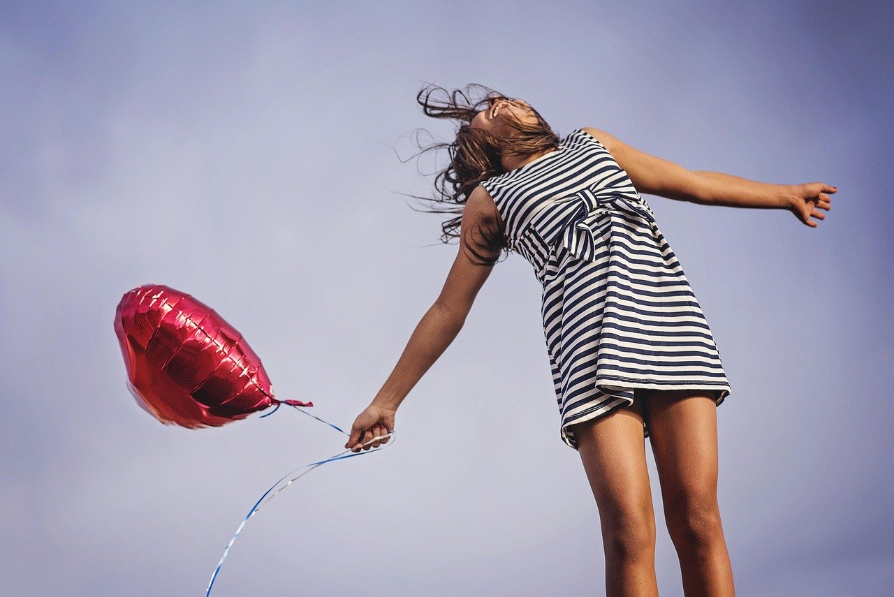 joy, freedom, release, happy, happiness, girl, summer, fun, lifestyle, joyful, nature, woman, carefree, childhood, dream, healthy, balloon, floating, valentine, loving, wallpaper for girls, love wallpaper, blue love, blue happy, blue summer, blue healthy, blue wallpaper, blue dream, blue happiness, blue fun