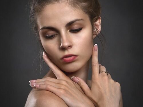 girl, hands, portrait, model, modeling, pose, posing, makeup, cosmetics, skin, woman, nails, young woman, female, female portrait, female model