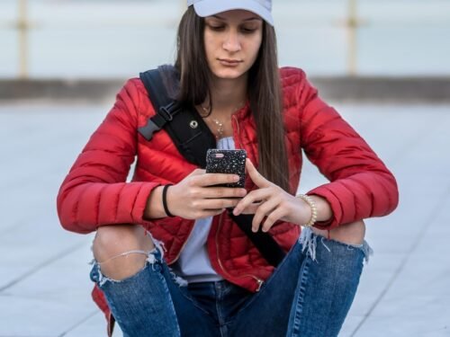 fashion, young girl, phone, chat, teen, teen age, glamour, attractive, stylish, modern, model, cute, style