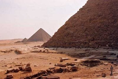 3870 2 giza 3piramids.jpg