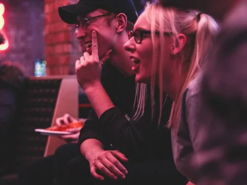 Žaidimas „Tiesa ar užduotis“: 670 klausimų ir užduočių suaugusiųjų kompanijai (4 dalis)