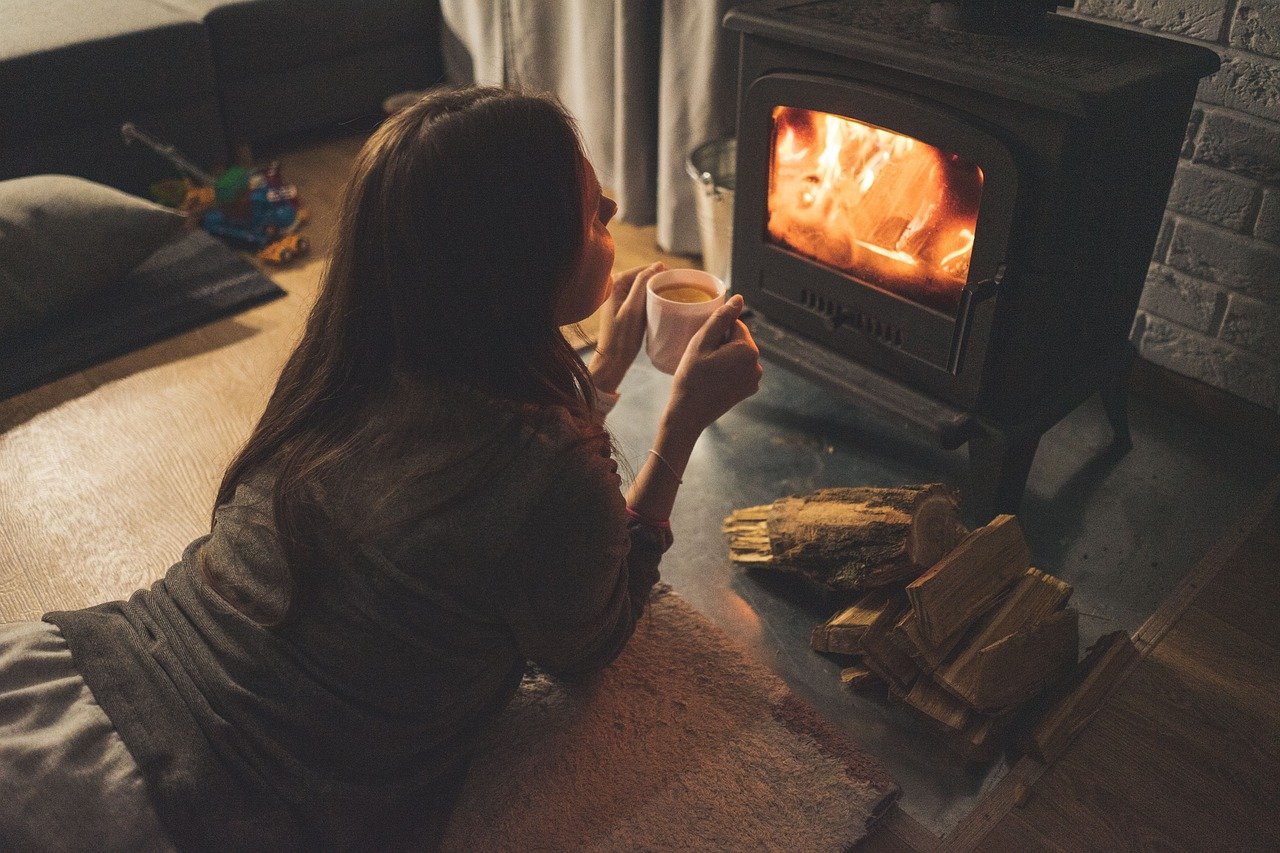christmas wallpaper, woman, fireplace, mug, coffee, cozy, fire, warm, coffee cup, winter, hot, cup, female, person, house, comfort, room, tea, holiday, christmas, tea cup, lifestyle, season, comfortable, interior