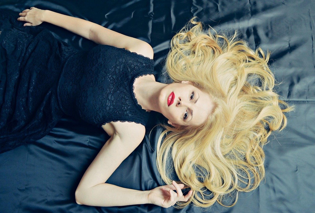 fashion, woman, bed, beauty, girl, model, dress, blonde, beautiful, blond hair, pose, lying, portrait
