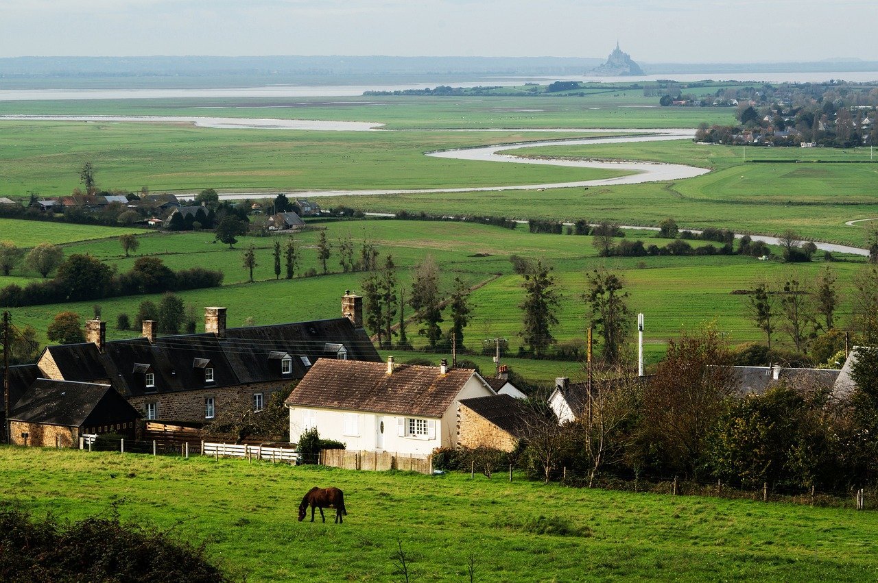 village, farms, horse
