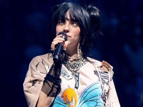 Masturbacija prieš veidrodį padėjo Billie Eilish priimti savo kūną. Ji mėgsta džiuginti save prieš veidrodį. Jai patinka žiūrėti į save ir galvoti apie savo gražią išvaizdą.