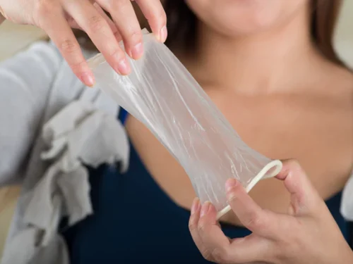 Moteriški prezervatyvai: kaip ir kodėl juos naudoti, jei turite vyriškų prezervatyvų. Rimtai, ar yra moteriškų prezervatyvų?