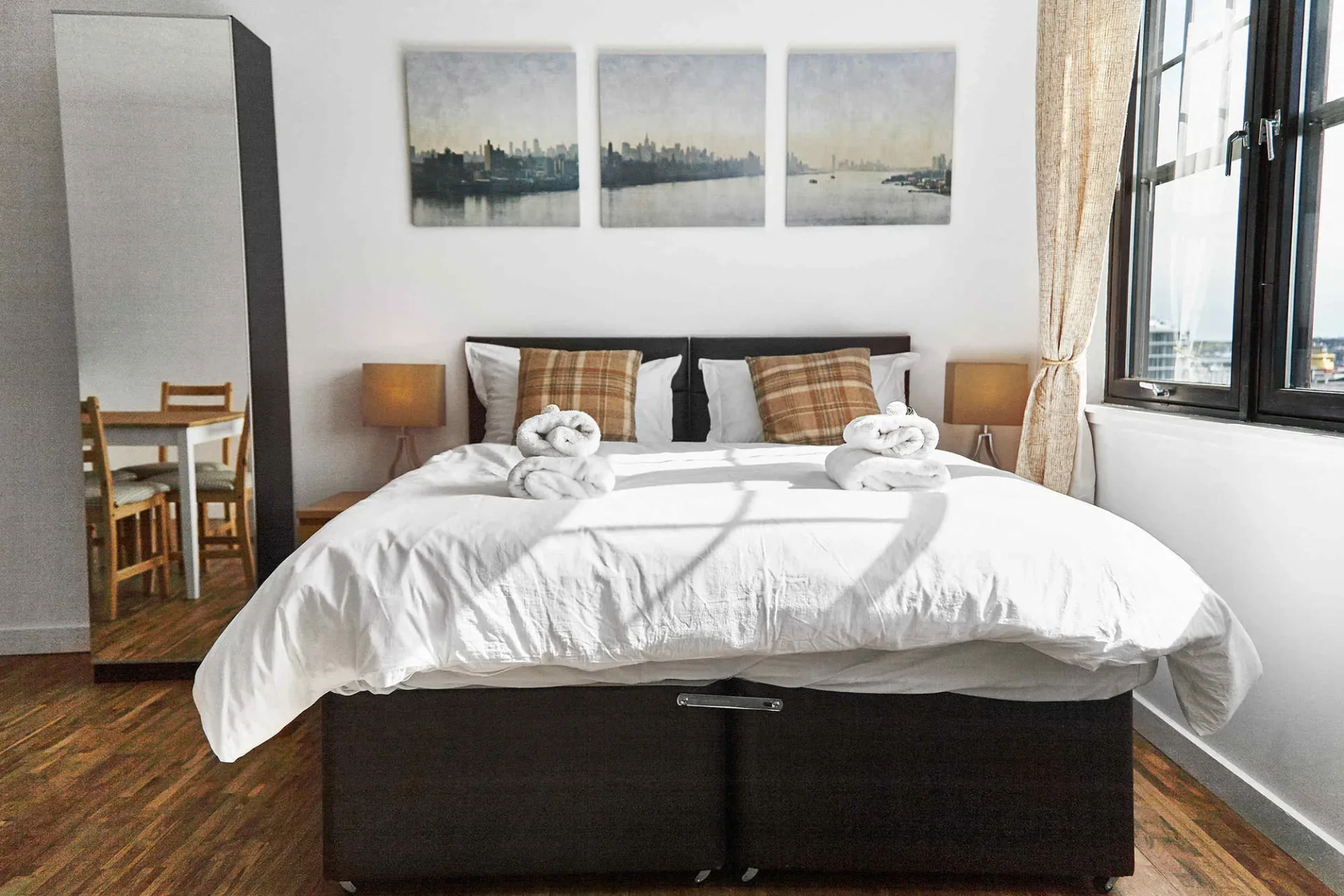 Marriage bed in Rose Apartment Salon