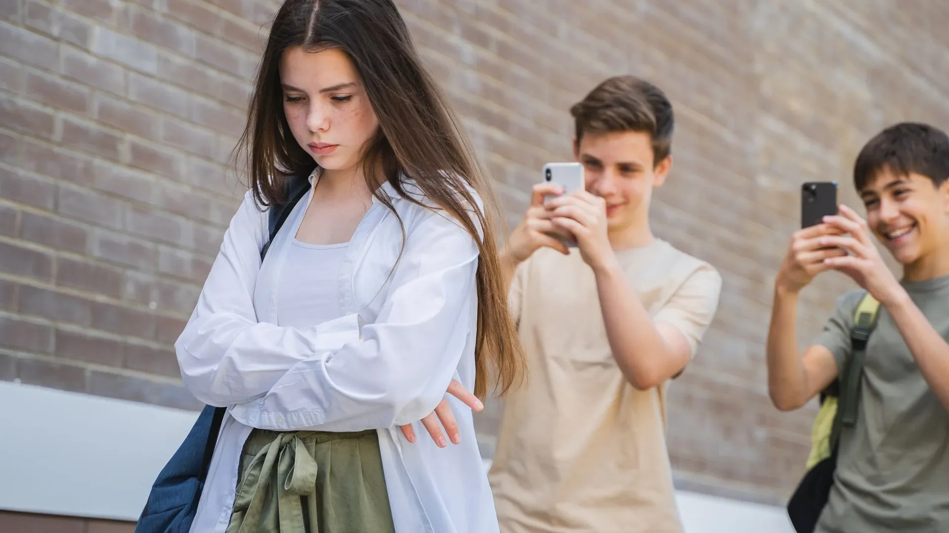 Teens Phone Bully