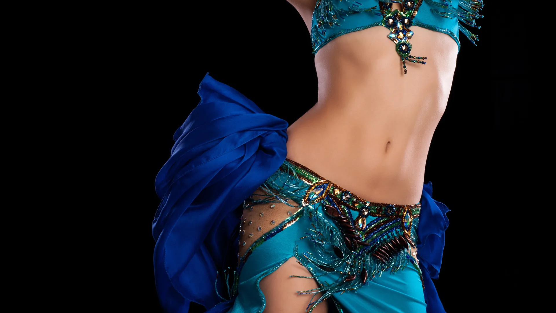 Arab dancing woman clothing