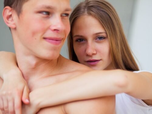 Ar įmanoma pastoti pirmojo sekso metu? Apie pirmąjį seksą sklando daugybė mitų. Dienos, kai rizika pastoti yra didžiausia. Labiausiai paplitusi ir patikrinta pirmojo sekso kontracepcija.