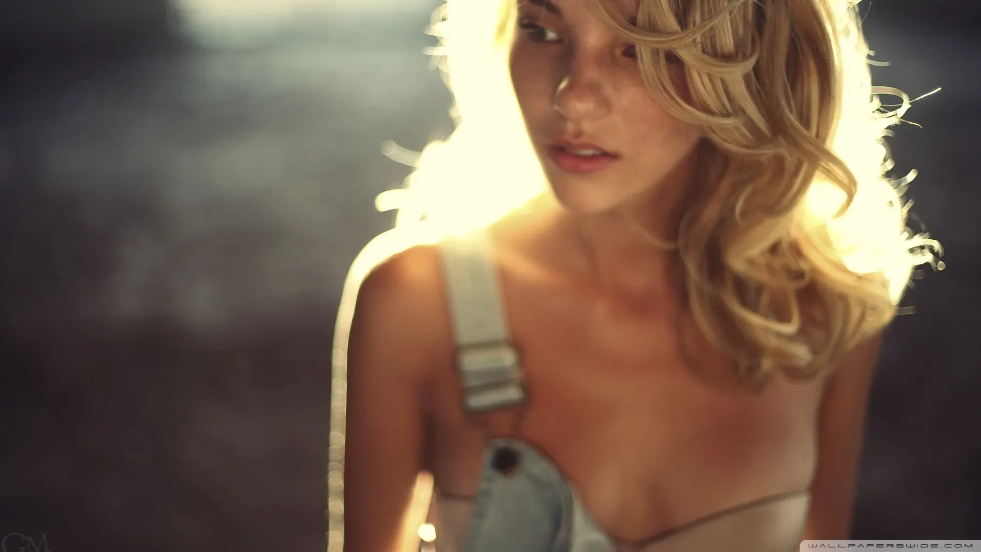 Blonde young girl wallpaper 1920x1080