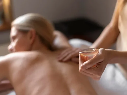 Intymus moterų masažas: Kelionė į malonumo pasaulį