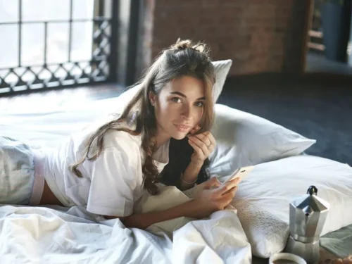 Merginų masturbacijos gidas Nr. 108. Masturbacijos technika „Sėdėjimas ant pagalvės“