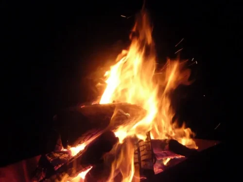 Merginu patarimai, kai numelžti vaikiną (10): Ugnies užkūrimas