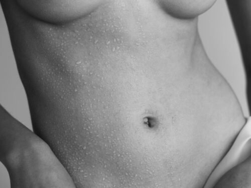 Gražaus biusto paslaptis. Didelę reikšmę tobulinant merginų biustą turi pratimai, kurių metu galite sustiprinti krūtinės raumenis. Pratimų krūtinės raumenims yra labai daug, jie taip pat veiksmingi.