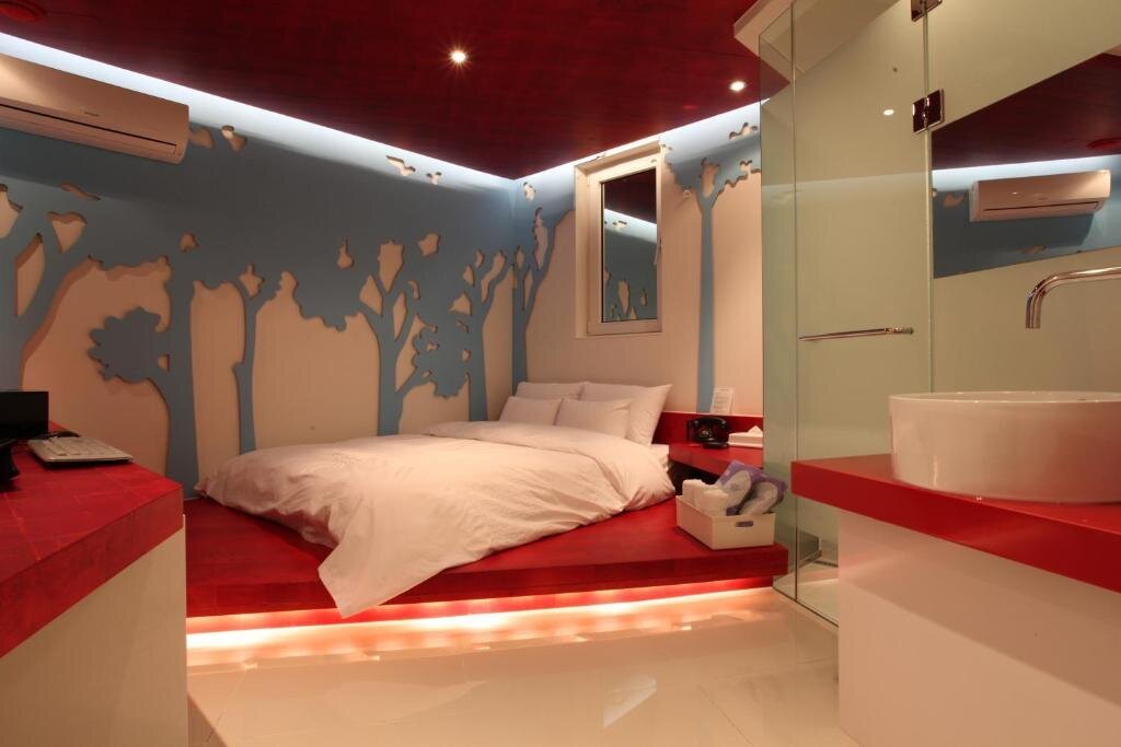 Pasinerdami į Korėjos sekso kultūros studiją, atrandame pasaulį, kuriame tradicijos ir modernus nuolatinis dialogas, kartais prieštaringas, bet visada atskleidžiantis..-2-2