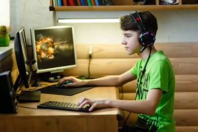 Paauglių priklausomybės nuo interneto rūšys ir kaip su ja kovoti. Paauglių priklausomybės nuo interneto problema.