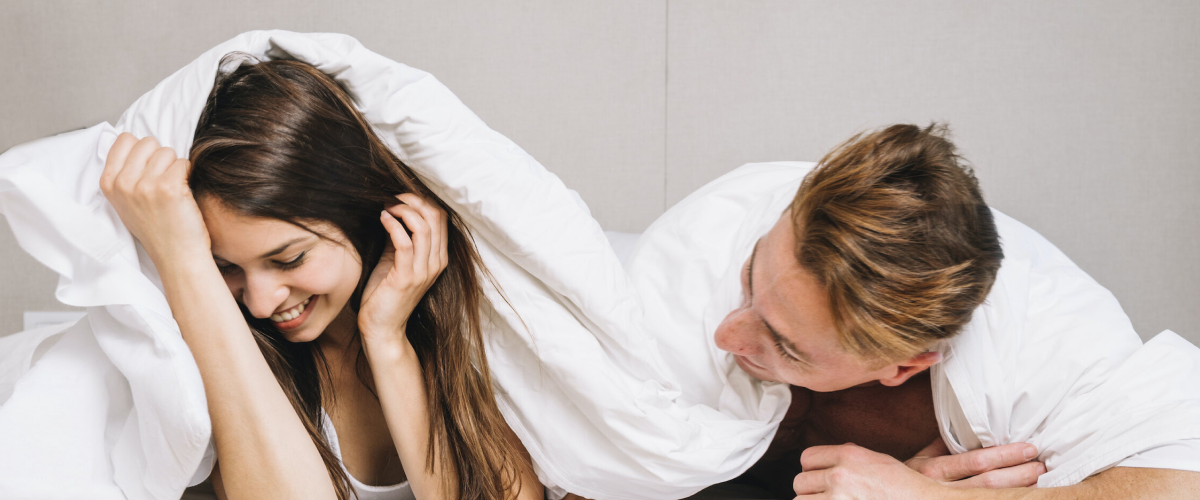 Kaip mergina gali pasiruošti pirmajam seksui: vadovas pradedantiesiems