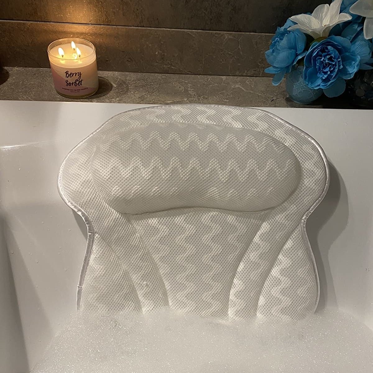 Vonios pagalvė burbulinėje vonioje