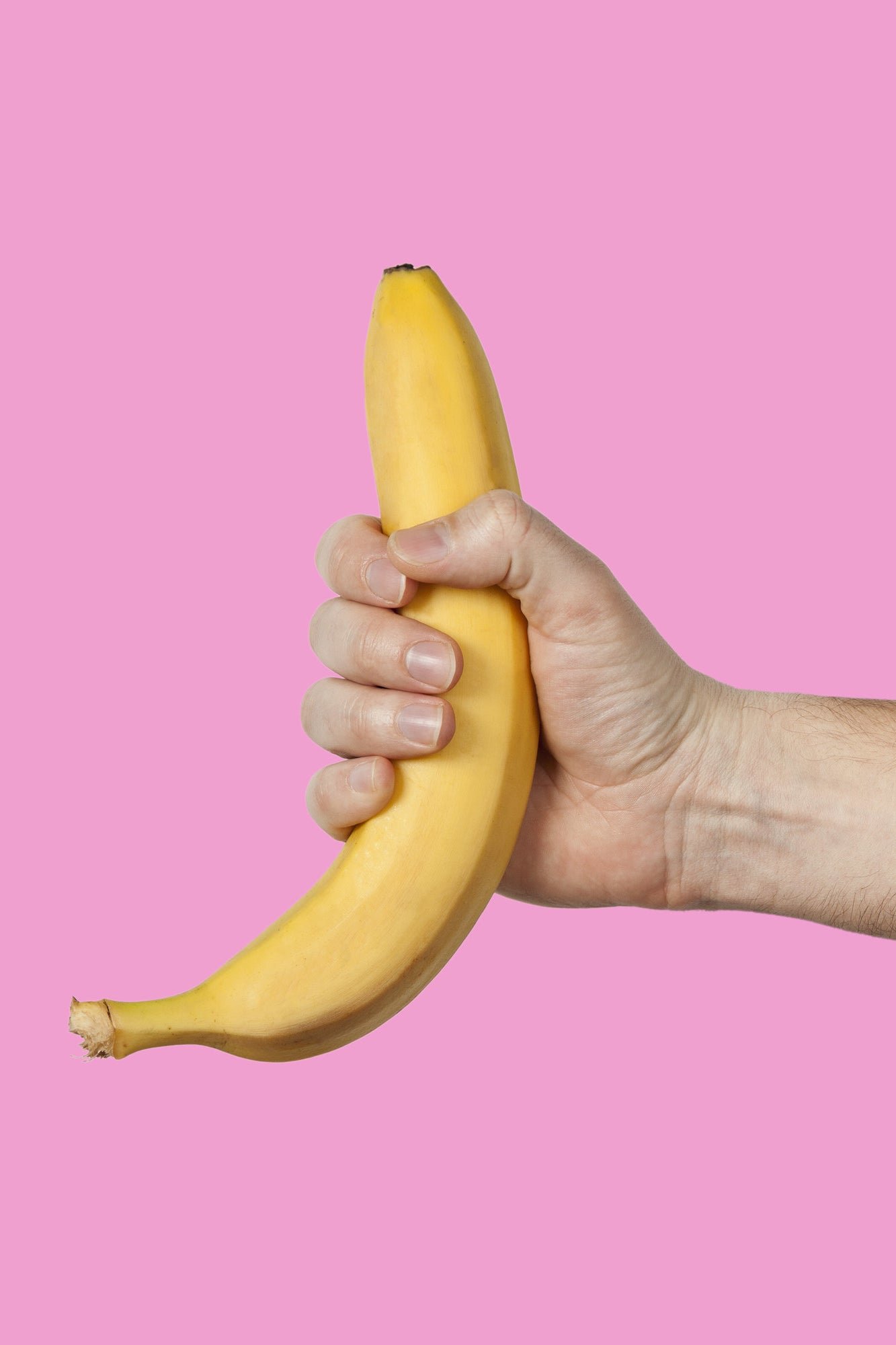 Modelis laikantis bananą