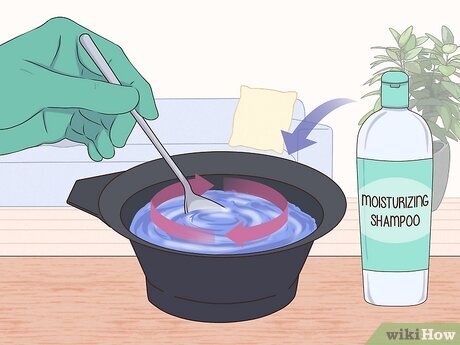 Step 4 Stir an equal amount of moisturizing shampoo into the dye.