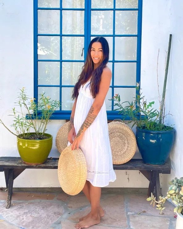 Jannica Klingborg, lead instructor at True Naked Yoga, proposes five starter yoga poses couples can do in the buff. Jannica Klingborg/Instagram