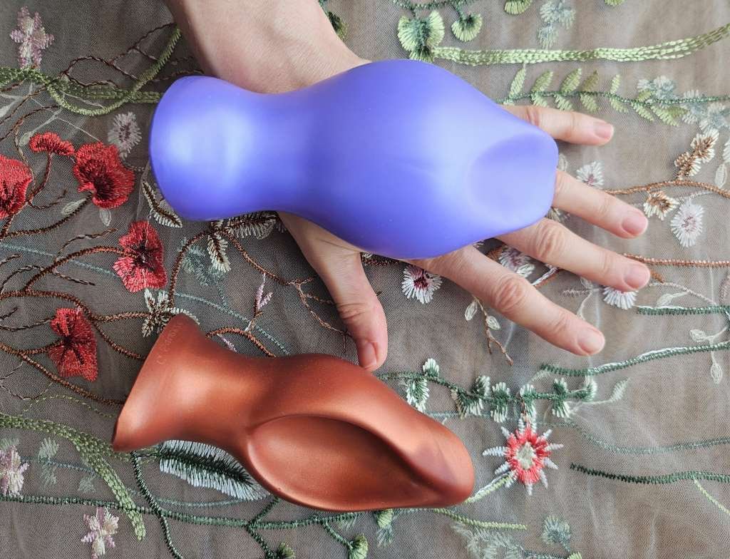 SquarePegToys G-squeeze vagina stuffing plugs - 2XL vs. XL sizes