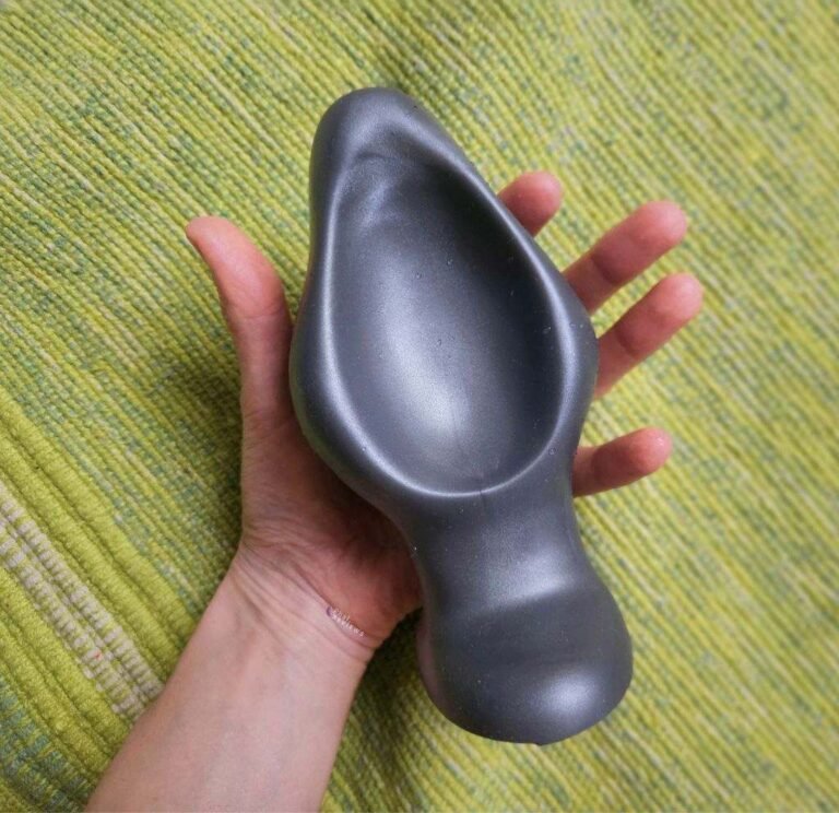 Largest pussy plug gsqueeze 4xl vs. fist