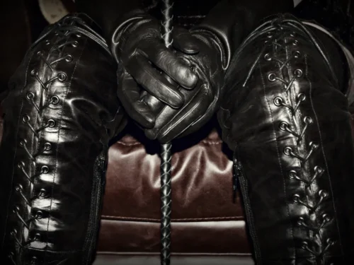 Kaip tinkamai pliaukštelėti moteriai (4 dalis) Įrankiai