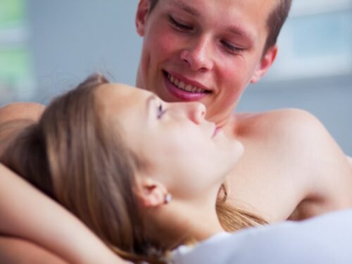 Pirmas seksas. Patarimai ir instrukcijos. Ką verta žinoti apie pirmąjį kartą? Ką daryti ir ko ne, kad pirma seksualinė patirtis būtų nepamirštama?