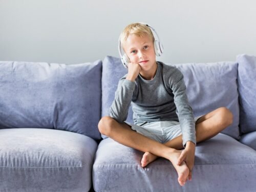 Masturbacija nuo 0 iki 18. Vaiko masturbacija. Nėra aiškios normos sampratos. Kaip apie tai pasikalbėti su vaiku. Ką svarbu atsiminti apie vaikų ir paauglių masturbaciją.