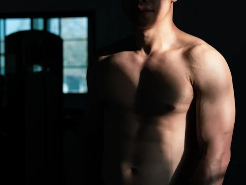 Kas yra Apnuoginta moteris, nuogas vyras (CFNM)?