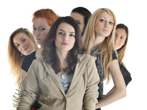 CFNM: vyrų pažeminimo vakarėlis. Sudarykite eilę patikrai.