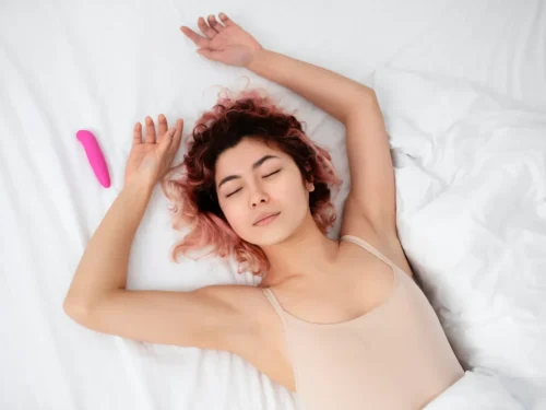 14 pozicijų, kad būtų galima paįvairinti moters masturbaciją: kaip rasti naujų būdų pasiekti orgazmą, kaip paįvairinti seksualinį gyvenimą be partnerio ir surasti padėtį, kuri jums labiausiai patinka (2 dalis)