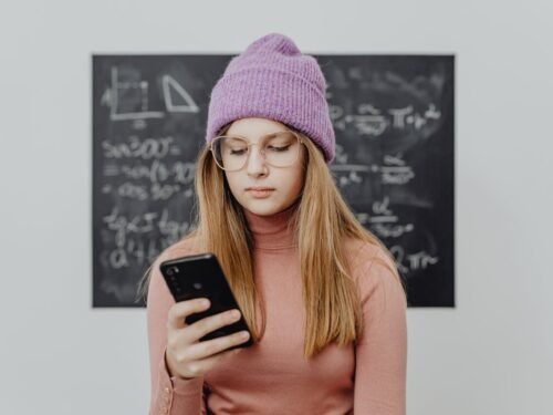 Lytinio gyvenimo pradžia: socialinės padėties ir šeimos santykių įtaka