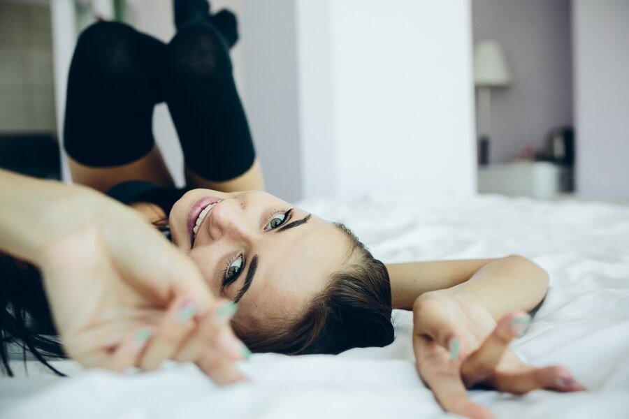 Kaip išmasturbuoti moterį? Kaip išglamonėti merginą iki orgazminio fontano?