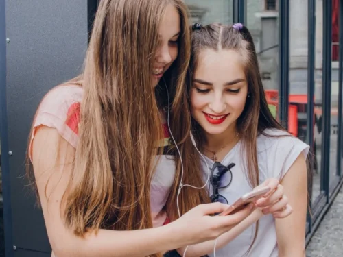 „Deepfake Nudes“ ir jaunimas. Naujos technologijų skatinamo nesankcionuoto seksualinio išnaudojimo ir prievartavimo ribos.