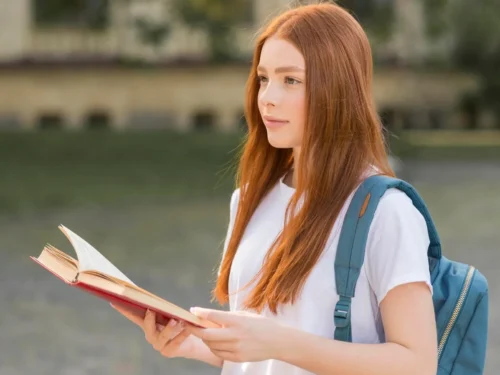 Paaugliams trukdo nuogi tėvai namuose