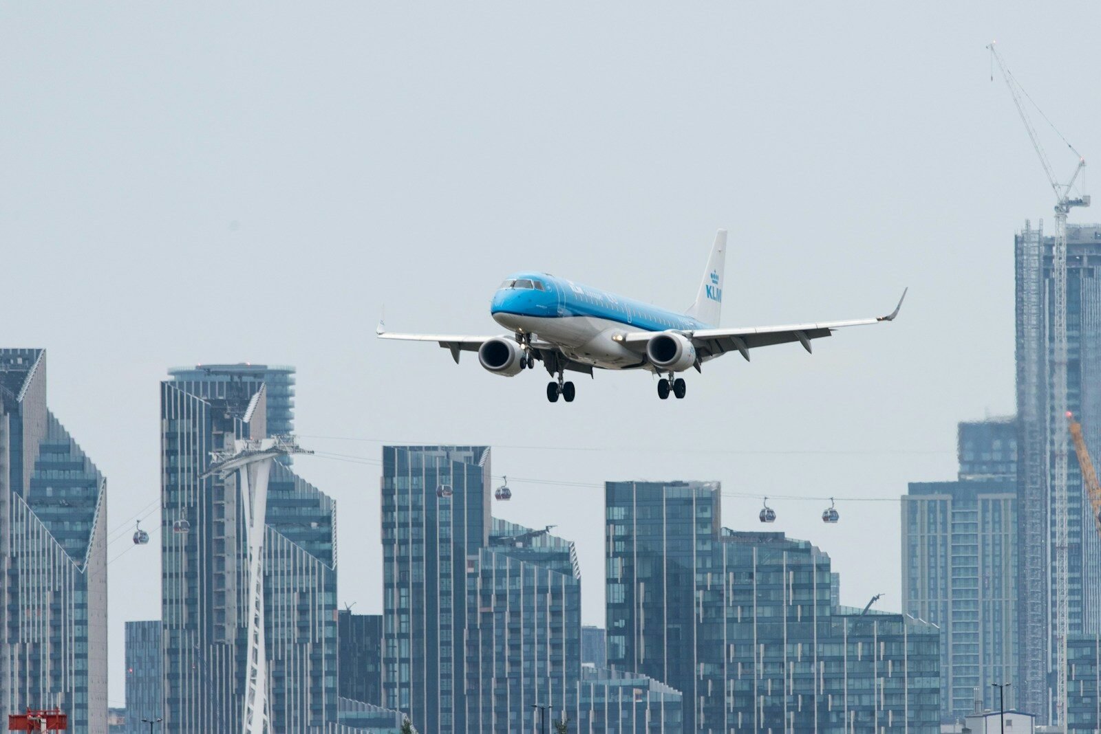 white and blue air liner