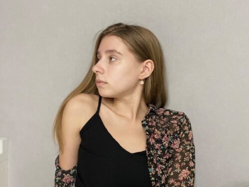 woman in black tank top