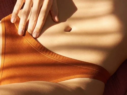 „Tiesa ar drąsa“ žaidimas suaugusiems: 103 pikantiški ir labai nepadorūs iššūkiai drąsioms merginoms