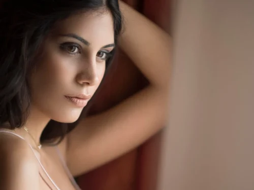 Vertikalus klitorinės apyvarpės auskarų vėrimas: ką reikia žinoti