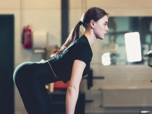 10 pratimų, kurie gali padėti natūraliai pakelti, stangrinti ir pagerinti krūtų išvaizdą