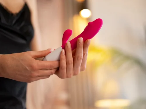 Abipusė masturbacija: dar vienas įrankis jūsų sekso žaislų dėžutėje (2 dalis)