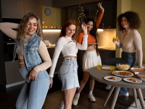 140 nešvankių klausimų „Tiesa ar iššūkis“ jūsų seksualiausiam žaidimų vakarui